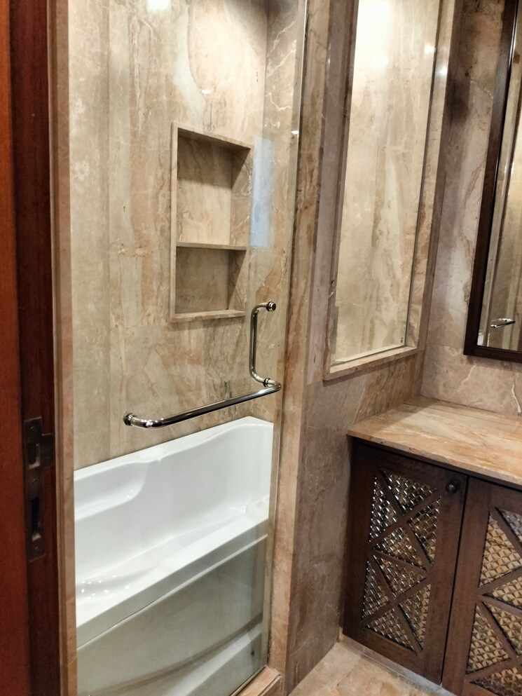 Bathroom, rwa-hauz-khas-block-c-5 4 Bedroom 4500 Sq.Ft. Apartment In Hauz Khas Delhi 8893747