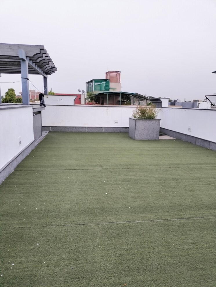 Swimming Pool, rwa-hauz-khas-block-c-5 4 Bedroom 4500 Sq.Ft. Apartment In Hauz Khas Delhi 8893747