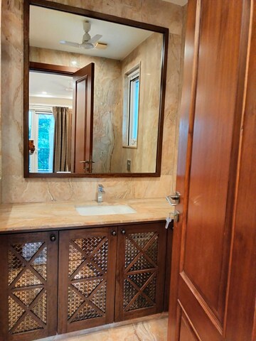 Furnished Amenities in 4 BHK Apartment at RWA Hauz Khas Block C 5, Hauz Khas – for Rent