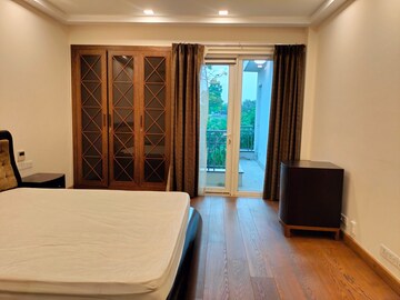 Bedroom in 4 BHK Apartment at RWA Hauz Khas Block C 5, Hauz Khas – for Rent