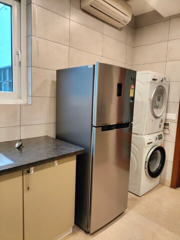 Bathroom in 4 BHK Apartment at RWA Hauz Khas Block C 5, Hauz Khas – for Rent