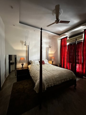 Bedroom in 4 BHK Apartment at DLF Westend Heights, Sector 53 – for Rent
