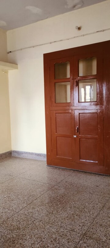 Room in 1 BHK Independent House at Kidwaipuri – for Rent