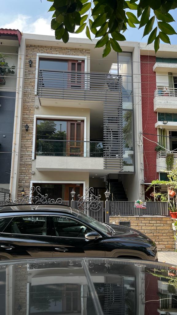 3 BHK + Study Room Builder Floor For Rent in Sector 33