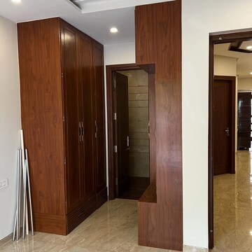Room in 3 BHK Builder Floor at Sector 33 – for Rent