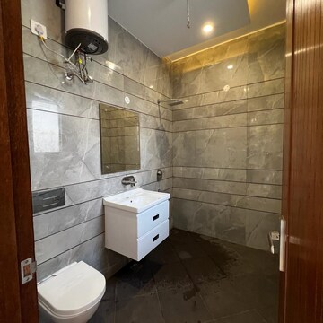 Bathroom in 3 BHK Builder Floor at Sector 33 – for Rent
