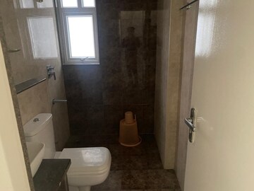 Bathroom in 4 BHK Apartment at Lodha Bellissimo, Mahalaxmi – for Rent