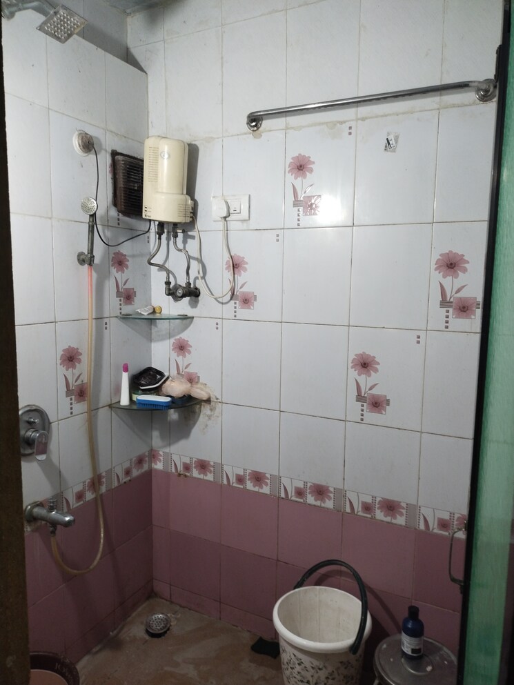 Bathroom, chembur 1.5 Bedroom 750 Sq.Ft. Villa In Chembur Mumbai 8893861
