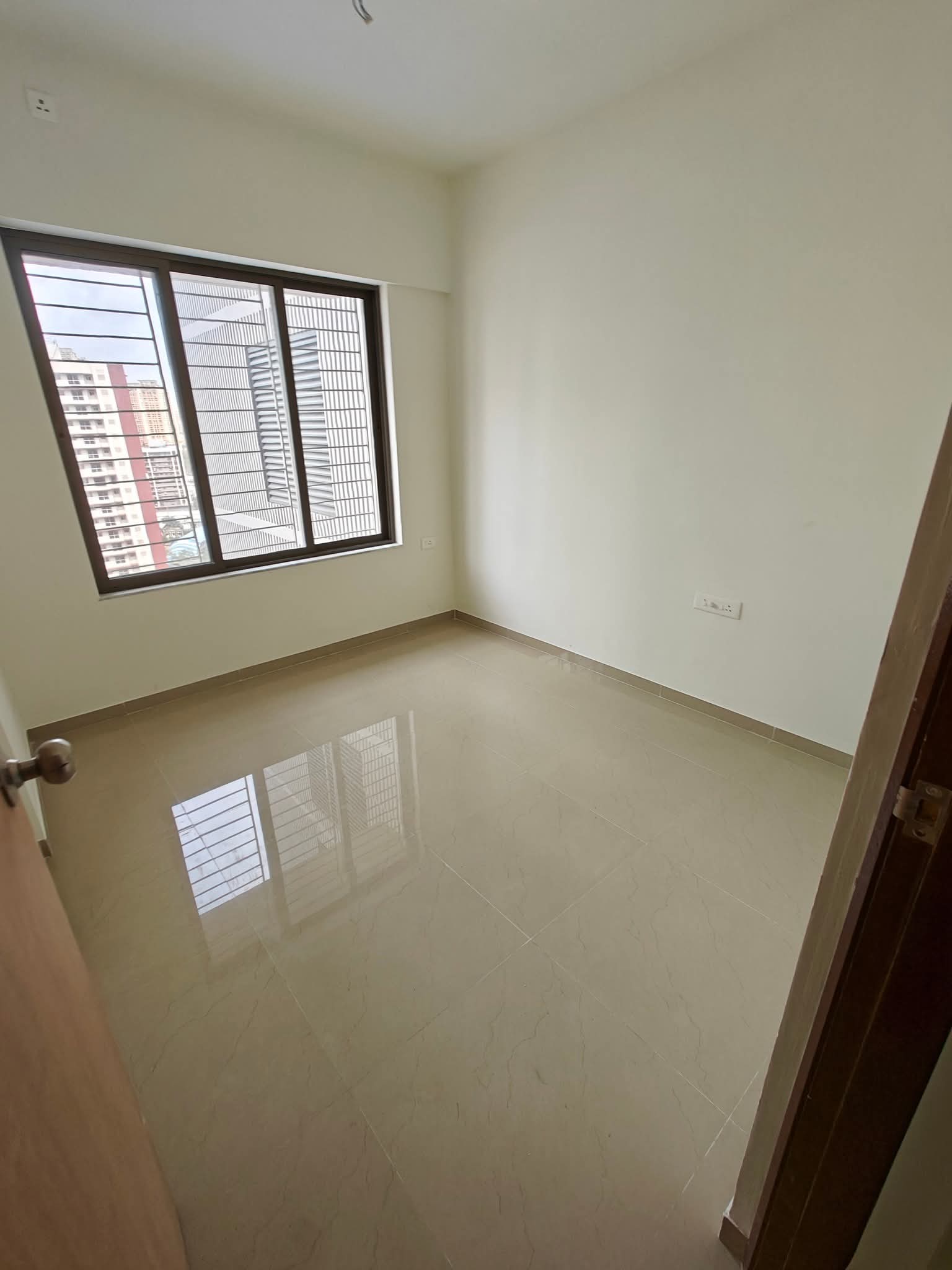 2 BHK Apartment For Rent in LnT Realty Crescent Bay