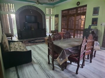 Parking in 1 BHK Independent House at Gomti Nagar – for Rent