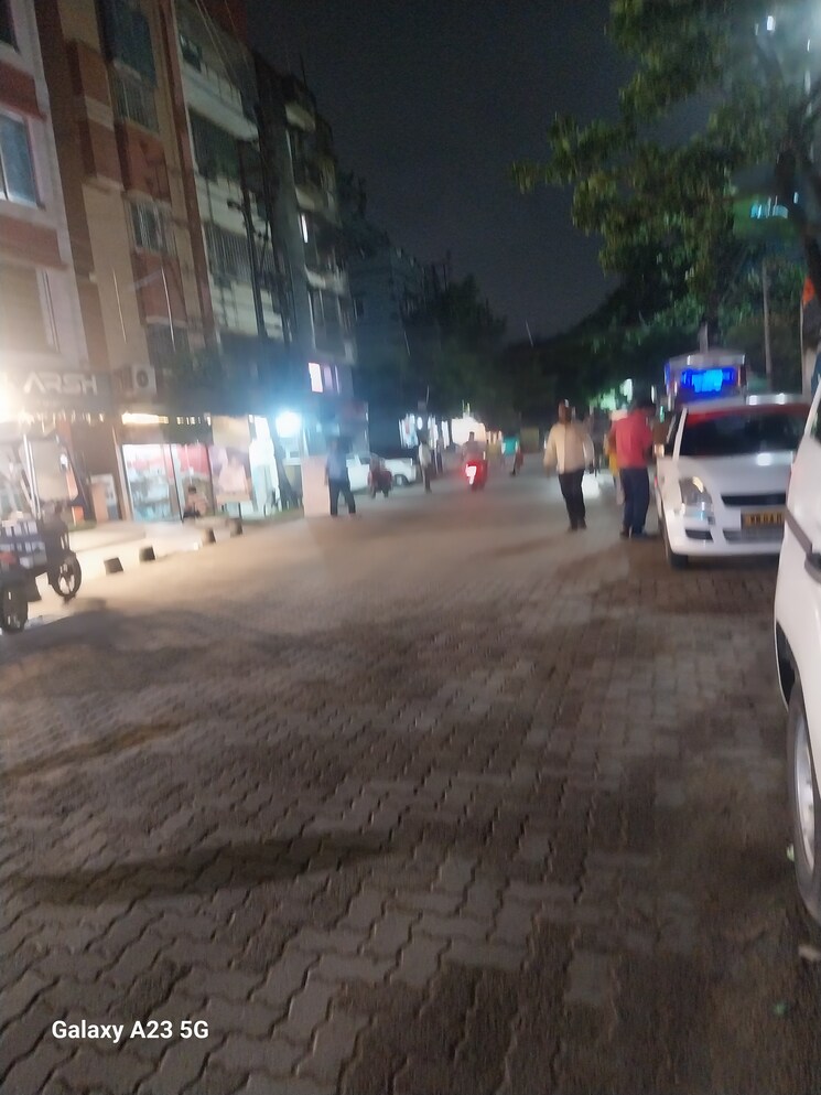  Parking, krishnapur Commercial Office Space 850 Sq.Ft. In Krishnapur Kolkata 8894009