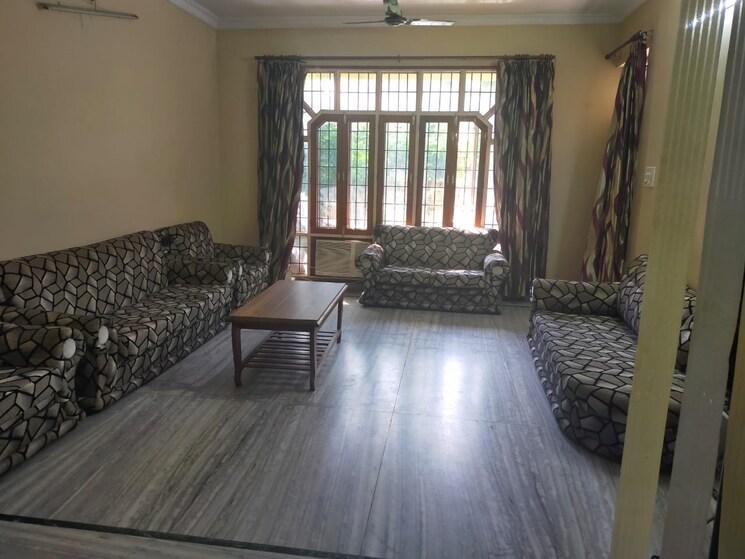 Living Room, gomti nagar 3 Bedroom 3200 Sq.Ft. Builder Floor In Gomti Nagar Lucknow 8893907