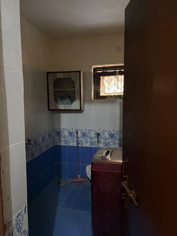 Attached Bathroom in 3 BHK Builder Floor at Gomti Nagar – for Rent