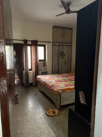 Bedroom in 3 BHK Builder Floor at Gomti Nagar – for Rent