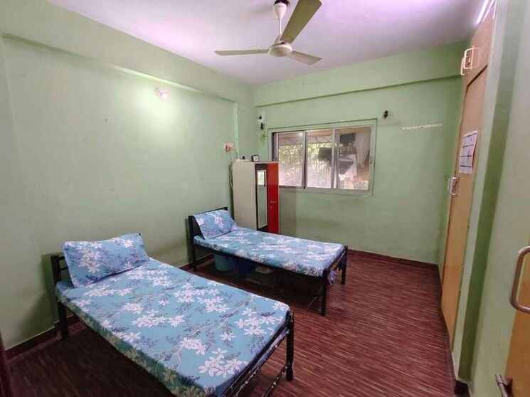 Room, naupada Pg For Boys & Girls In Naupada 8893903