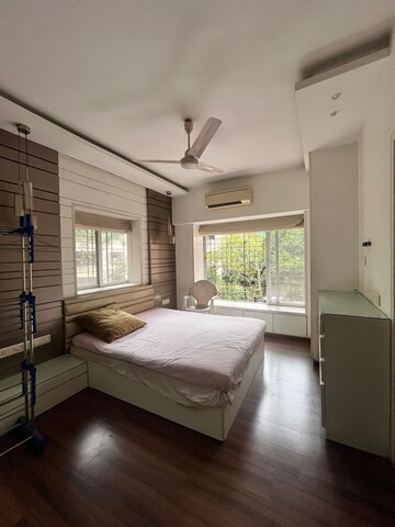Bedroom in 2 BHK Apartment at Andheri West – for Rent