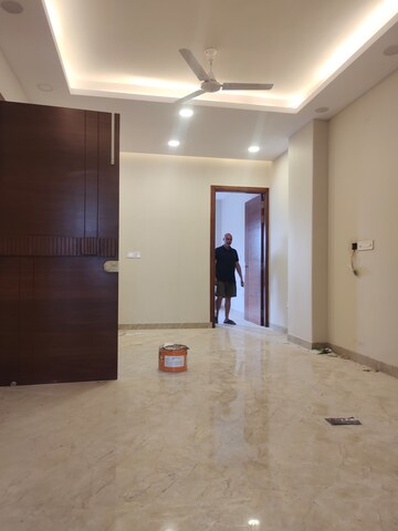 Room in 3 BHK Builder Floor at Greater Kailash I – for Rent