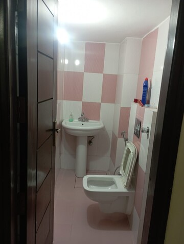 Bathroom in 2.5 BHK Builder Floor at Sector 46 – for Rent