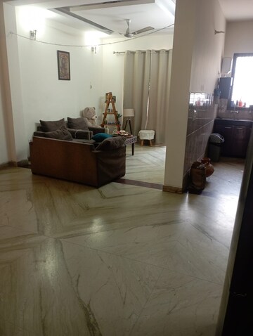 Living Room in 2.5 BHK Builder Floor at Sector 46 – for Rent