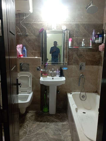 Master Bedroom in 2.5 BHK Builder Floor at Sector 46 – for Rent
