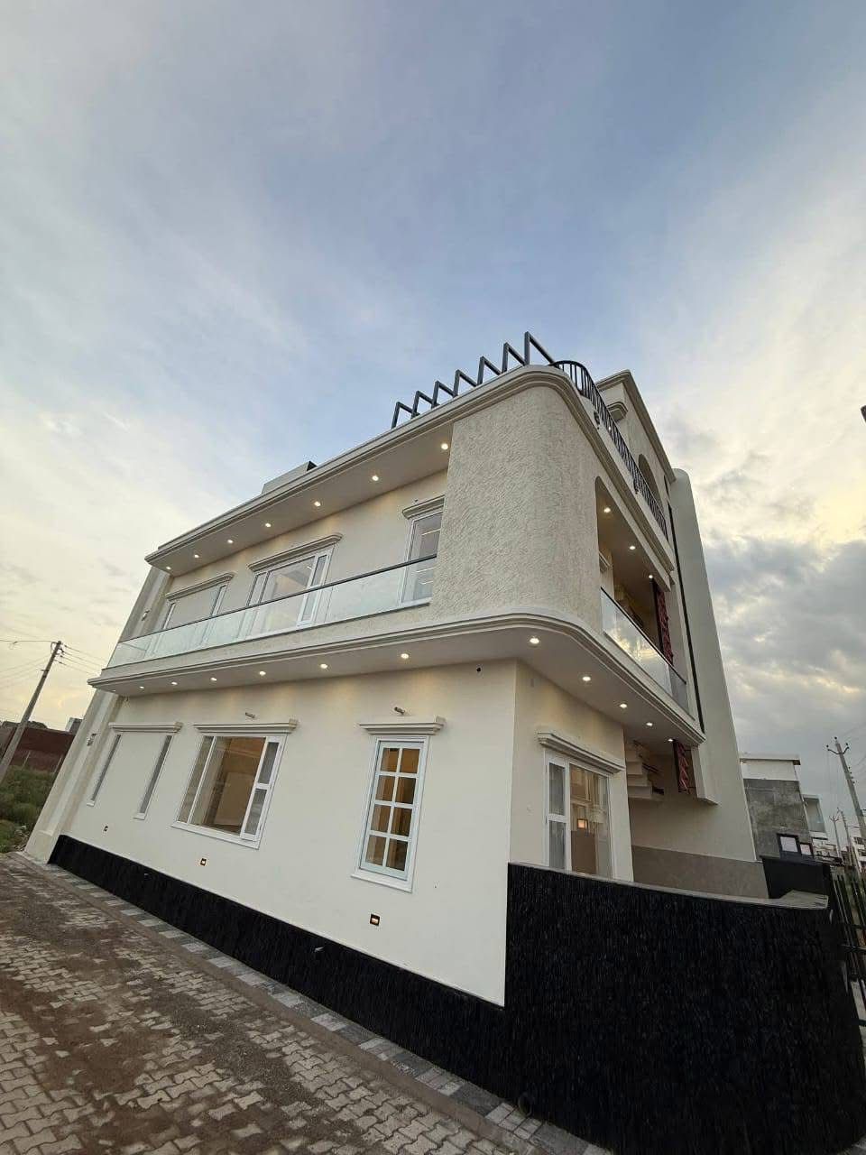 4 BHK + Pooja Room,Servant Room,Study Room,Extra Room Independent House For Sale in Sunny Enclave 125