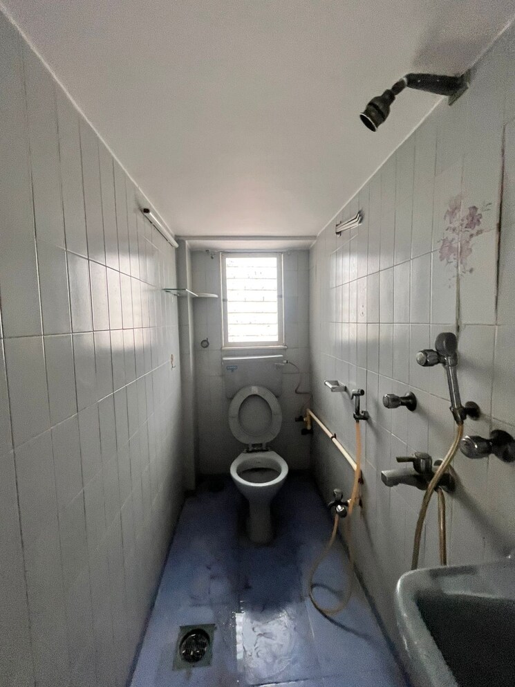 Bathroom, andheri west 2 Bedroom 900 Sq.Ft. Apartment In Andheri West Mumbai 8893935