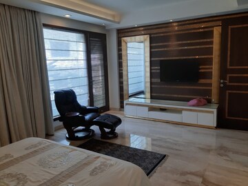 Room in 4 BHK Apartment at Boutique Residential Apartments D-6 4, Vasant Vihar – for Sale