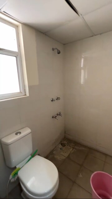 Room in 2 BHK Apartment at Wave Dream Homes, Wave City – for Rent