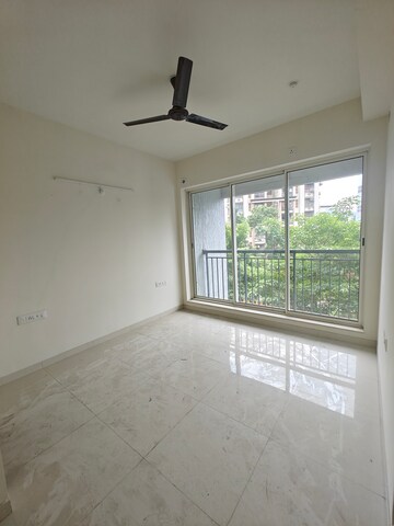 Room in 2 BHK Apartment at L And T Seawoods Residences, Seawoods – for Rent