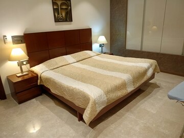 Bedroom in 3 BHK Apartment at Defence Colony – for Rent