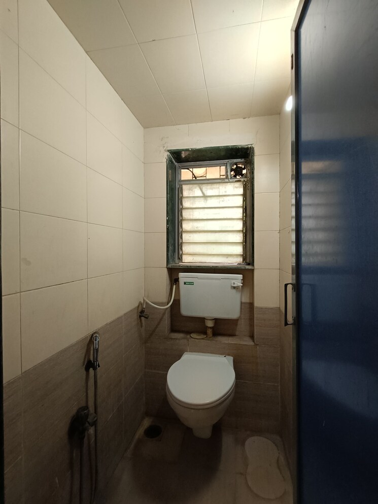 Attached Bathroom, goregaon west 2 Bedroom 980 Sq.Ft. Apartment In Goregaon West Mumbai 8893958