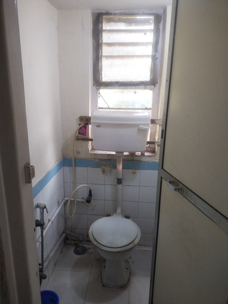 Bathroom, shiv-srushti-apartments 1 Bedroom 500 Sq.Ft. Apartment In Kurla East Mumbai 8893960
