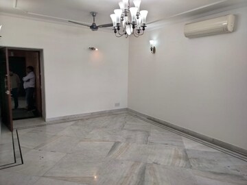 Room in 3 BHK Apartment at Sector 11 Dwarka – for Rent