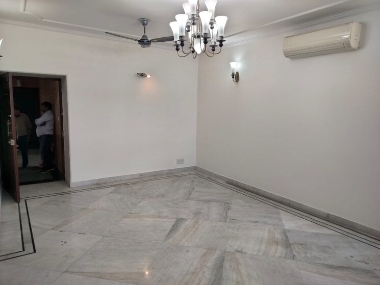 Room, sector 11 dwarka 3 Bedroom 1700 Sq.Ft. Apartment In Sector 11 Dwarka Delhi 8893975