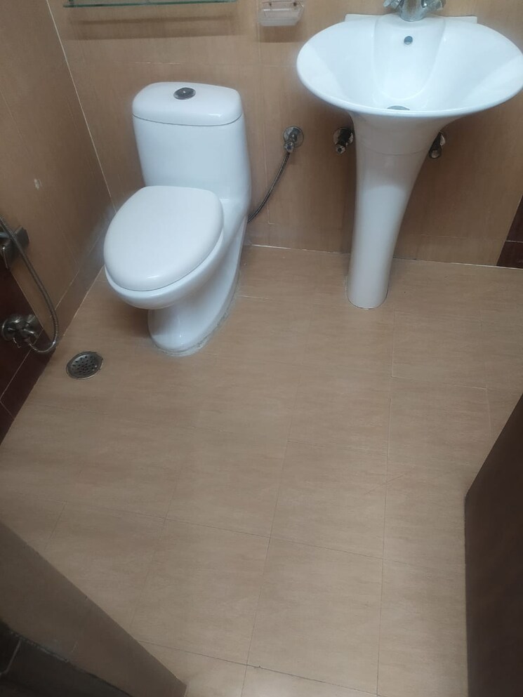 Bathroom, sector 11 dwarka 3 Bedroom 1700 Sq.Ft. Apartment In Sector 11 Dwarka Delhi 8893975