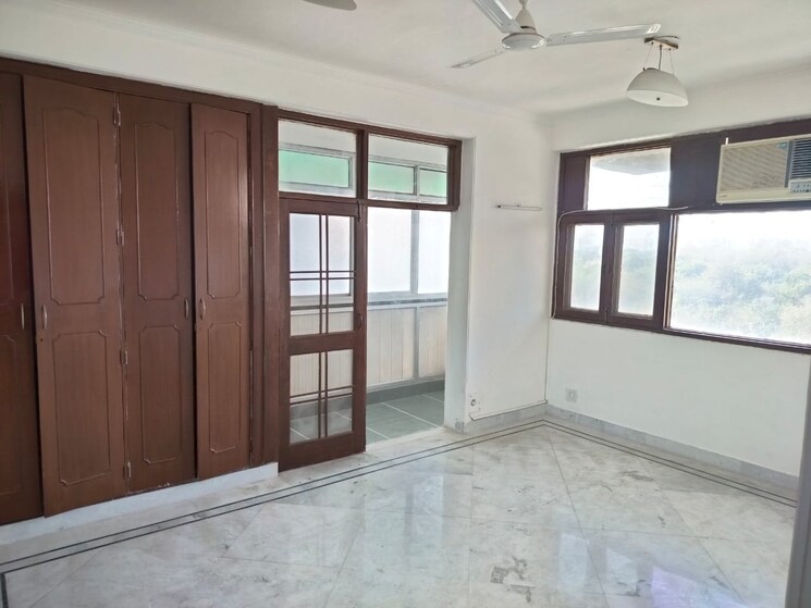 Room, sector 11 dwarka 3 Bedroom 1700 Sq.Ft. Apartment In Sector 11 Dwarka Delhi 8893975