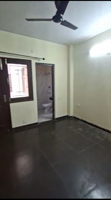 Room in 2 BHK Apartment at Wave Aranyam Valley, Sector 2 Wave City – for Rent