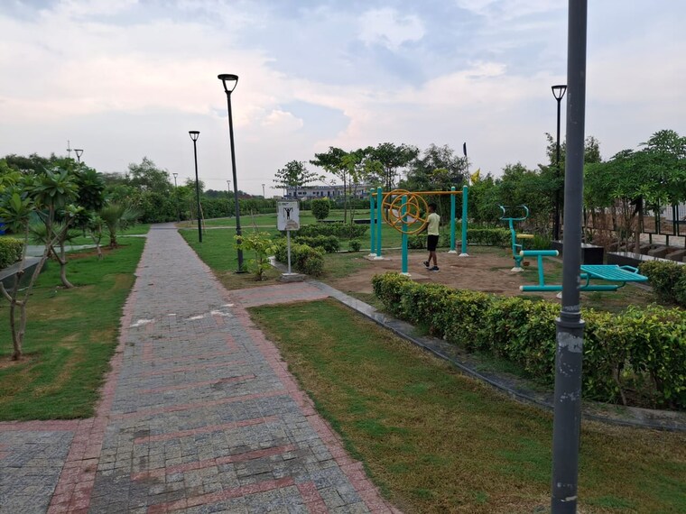 Garden, signature-global-the-roselia 3 Bedroom 1100 Sq.Ft. Apartment In Sector 95a Gurgaon 8893983