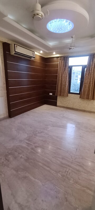 Room in 3.5 BHK Apartment at Durgapura – for Rent