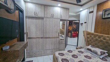 Room in 4 BHK Apartment at Sector 11 Dwarka – for Rent