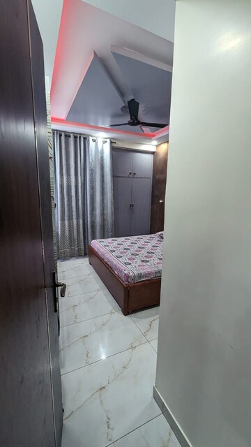Room in 4 BHK Apartment at Sector 11 Dwarka – for Rent