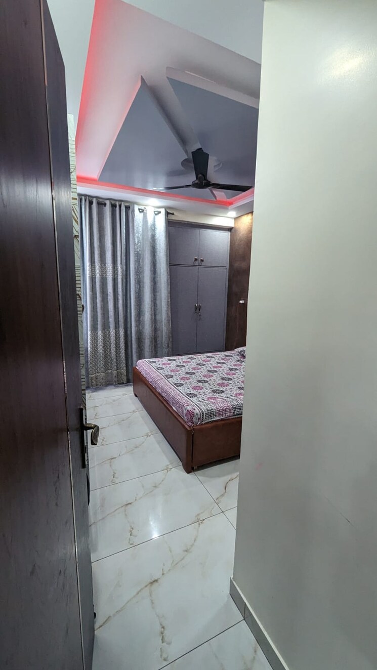 Room, sector 11 dwarka 4 Bedroom 1600 Sq.Ft. Apartment In Sector 11 Dwarka Delhi 8893999