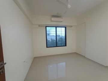 Room in 2 BHK Apartment at RNA Continental, Chembur – for Rent