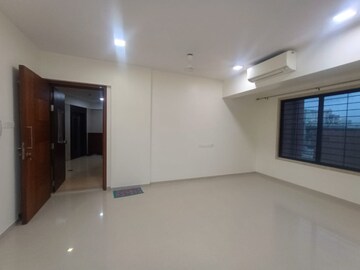 Room in 2 BHK Apartment at RNA Continental, Chembur – for Rent