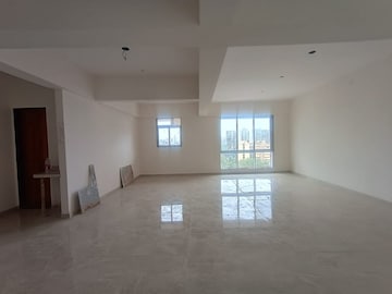 Room in 2 BHK Apartment at Rite Skyluxe, Chembur – for Rent