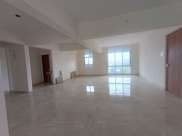 Room in 2 BHK Apartment at Rite Skyluxe, Chembur – for Rent