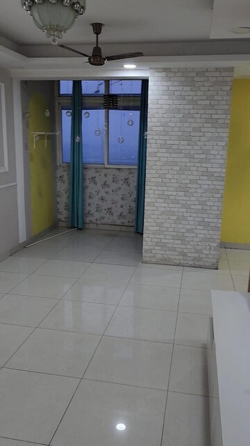 Bathroom in 2 BHK Apartment at Express Zenith, Sector 77 – for Rent