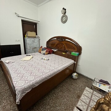 1 BHK Builder Floor For Rent in Amrit Nagar