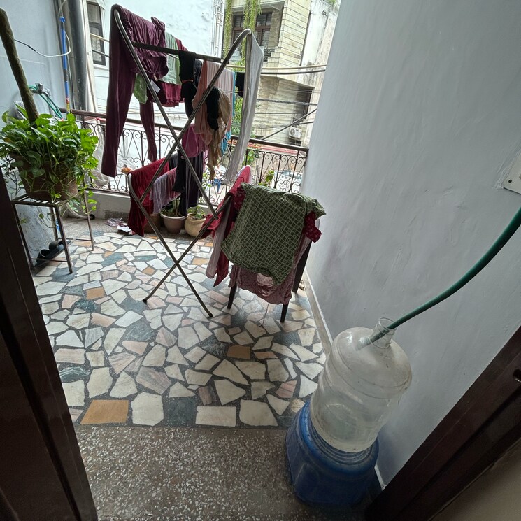 Balcony, amrit nagar 1 Bedroom 800 Sq.Ft. Builder Floor In Amrit Nagar Delhi 8894012