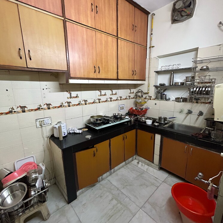 Kitchen, amrit nagar 1 Bedroom 800 Sq.Ft. Builder Floor In Amrit Nagar Delhi 8894012